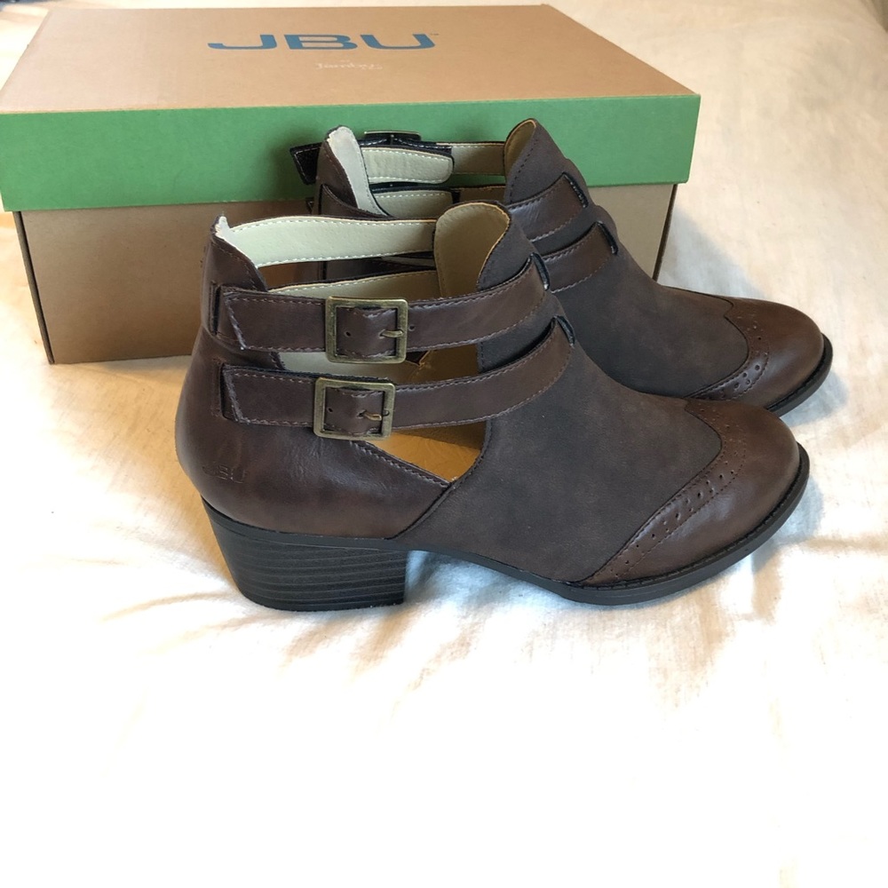 Jambi strapping ankle boot